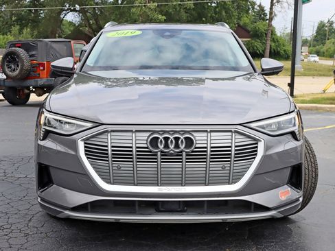 Used 2019 Audi e-tron Prestige w/ Prestige Package image 10