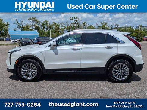 Used 2025 Cadillac XT4 Premium Luxury w/ Technology Package image 2