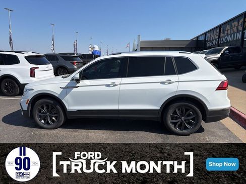 Used 2022 Volkswagen Tiguan SE image 1
