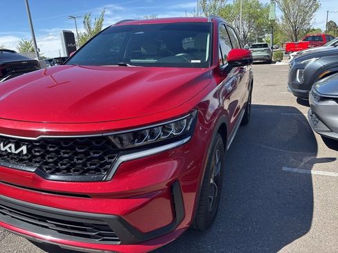 Used 2022 Kia Sorento S image 2