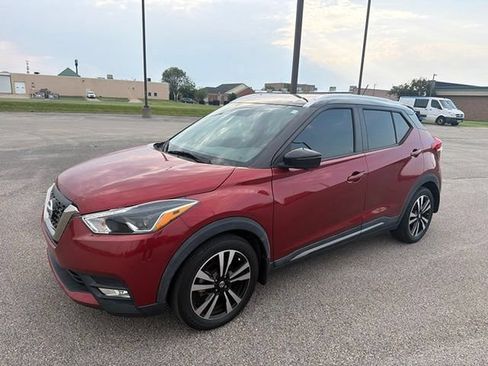 Used 2019 Nissan Kicks SR FWD image 2
