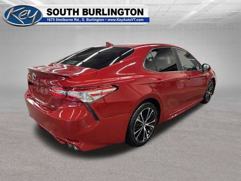 Used 2020 Toyota Camry SE FWD image 6