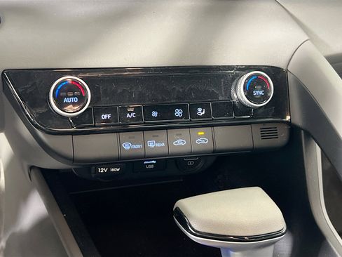 Used 2023 Hyundai Elantra SEL image 15