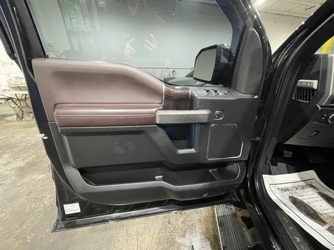 Used 2015 Ford F150 Platinum w/ Equipment Group 701A Luxury image 26