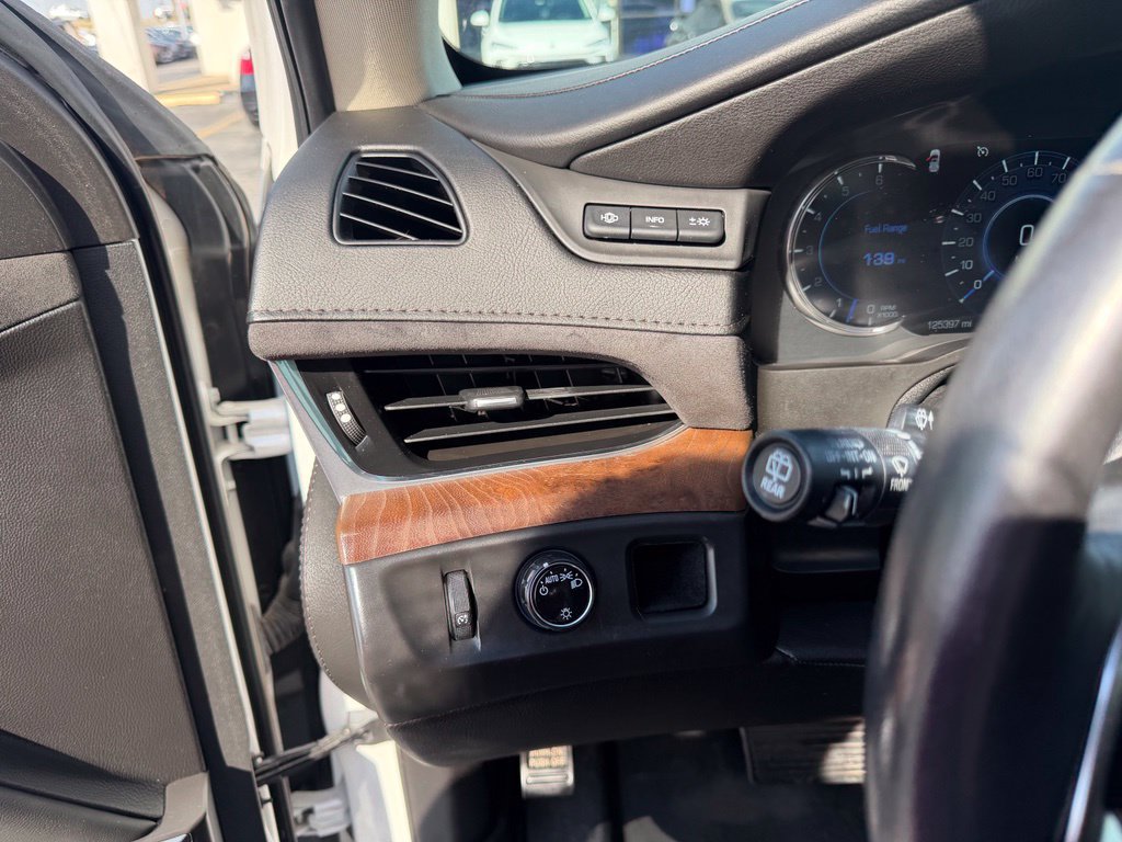 Used 2016 Cadillac Escalade Luxury RWD image 31