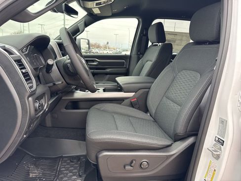 New 2026 RAM 1500 4x4 Crew Cab image 4