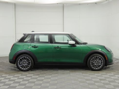 Used 2025 MINI Cooper 4-Door Hardtop image 5