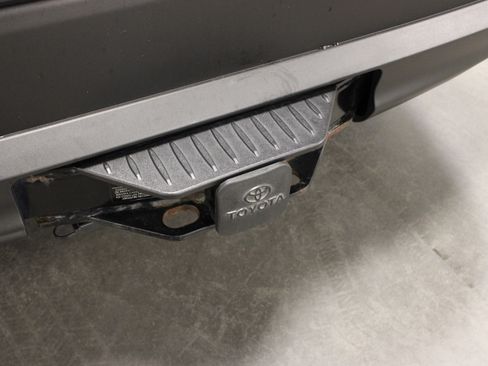 Used 2022 Toyota Highlander XLE AWD/4WD image 13