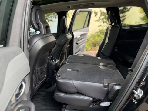 Used 2017 Volvo XC90 T6 Momentum w/ Vision Package image 30