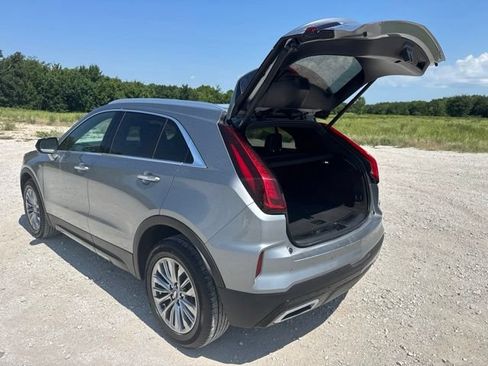 Used 2025 Cadillac XT4 Premium Luxury FWD image 4