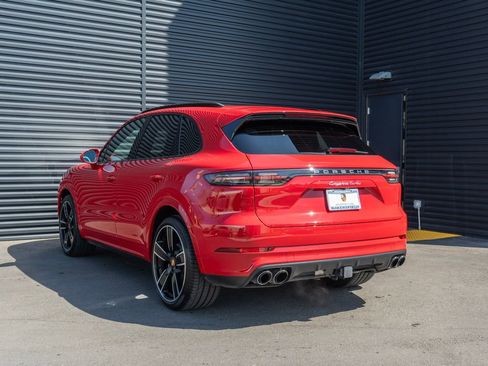 Used 2023 Porsche Cayenne Turbo image 3