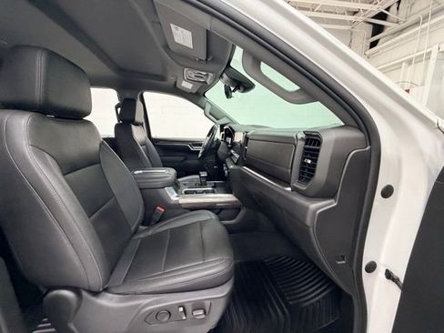 Certified 2022 Chevrolet Silverado 1500 LTZ w/ Technology Package AWD/4WD image 31