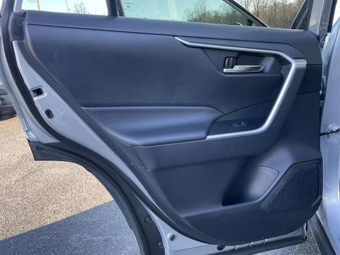 Used 2021 Toyota RAV4 XLE Premium image 2