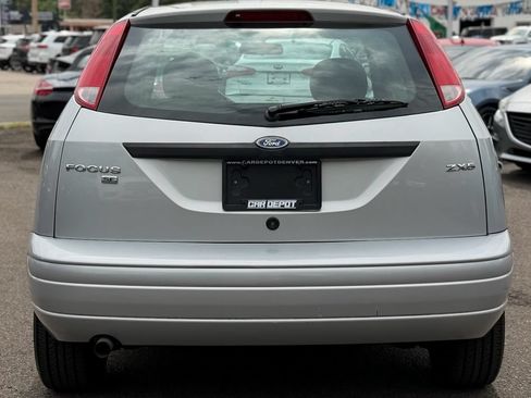 Used 2006 Ford Focus ZX5 Hatchback FWD image 4