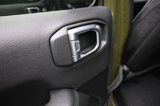 Used 2023 Jeep Wrangler Unlimited Sahara AWD/4WD image 33