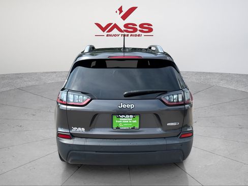 Used 2020 Jeep Cherokee Latitude Plus w/ Cold Weather Group FWD image 4