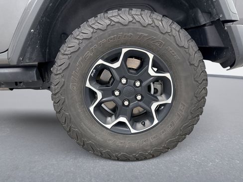 Used 2021 Jeep Wrangler Unlimited Rubicon 4xe w/ Cold Weather Group AWD/4WD image 9