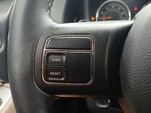 Used 2014 Jeep Compass Latitude FWD image 19