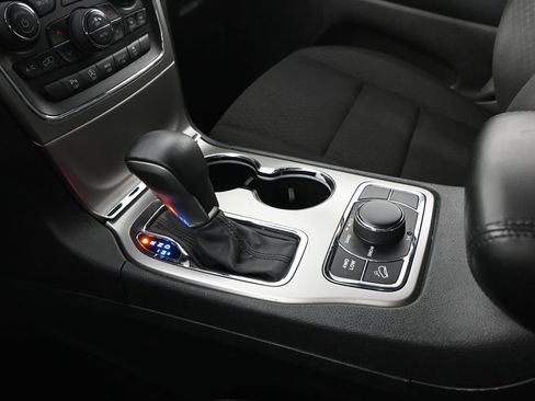 Used 2018 Jeep Grand Cherokee Laredo image 31