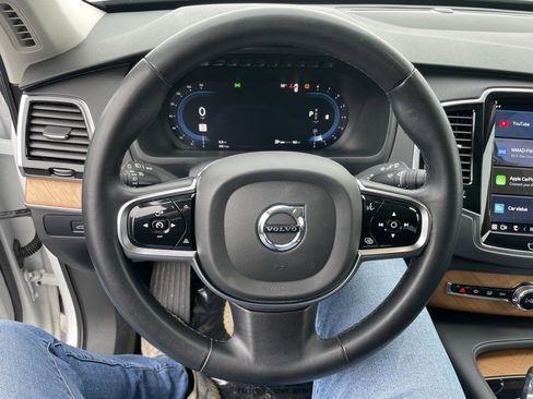 Used 2023 Volvo XC90 B5 Plus image 24