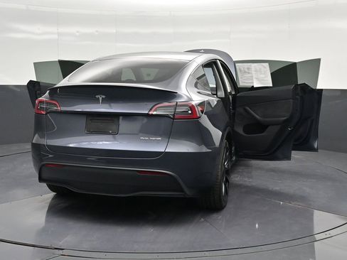 Used 2024 Tesla Model Y Long Range AWD/4WD image 35