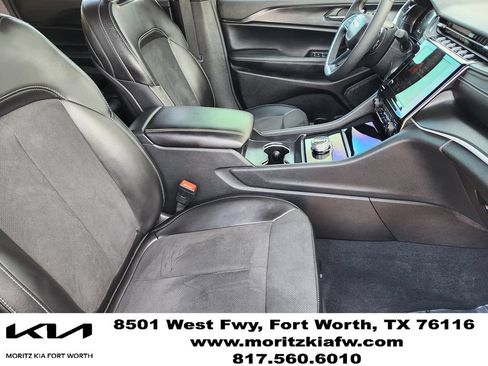 Used 2025 Jeep Grand Cherokee Altitude AWD/4WD image 13