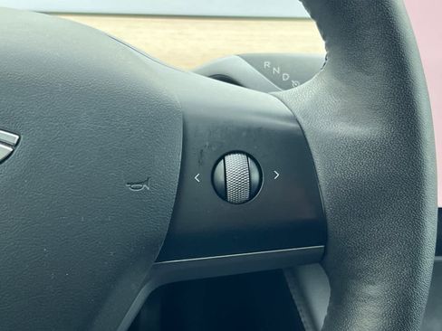 Used 2022 Tesla Model Y Long Range AWD/4WD image 28