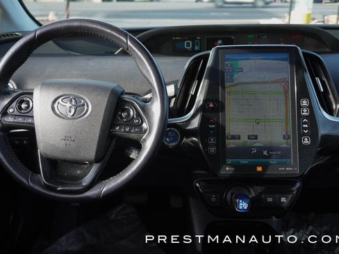 Used 2020 Toyota Prius L Eco image 2