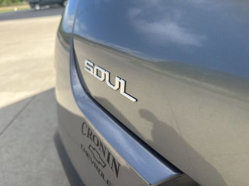Used 2025 Kia Soul LX w/ LX Technology Package FWD image 9