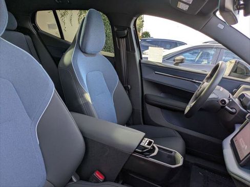 Used 2025 Volvo EX30 Ultra w/ Protection Package Premier image 23