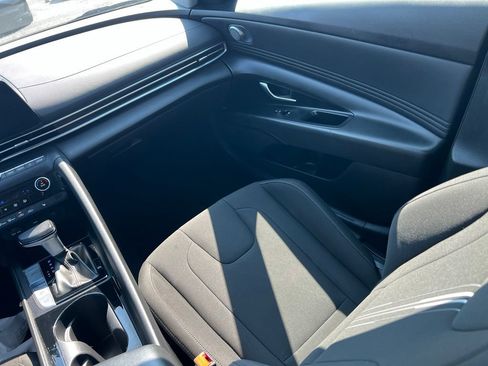 Certified 2025 Hyundai Elantra SEL FWD image 11