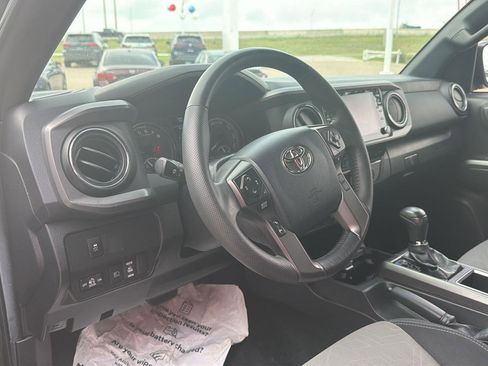 Used 2023 Toyota Tacoma TRD Off-Road AWD/4WD image 15