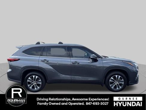 Used 2022 Toyota Highlander XLE AWD/4WD image 11