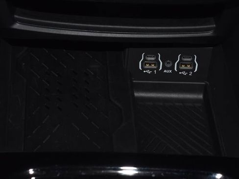 Certified 2025 Chrysler Pacifica Limited image 22