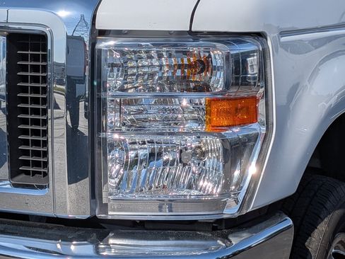 Certified 2022 Ford E-450 and Econoline 450 Super Duty w/ Power Windows & Locks Group RWD image 11