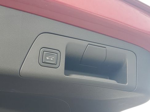 Used 2021 Buick Envision Essence w/ Technology Package I FWD image 10