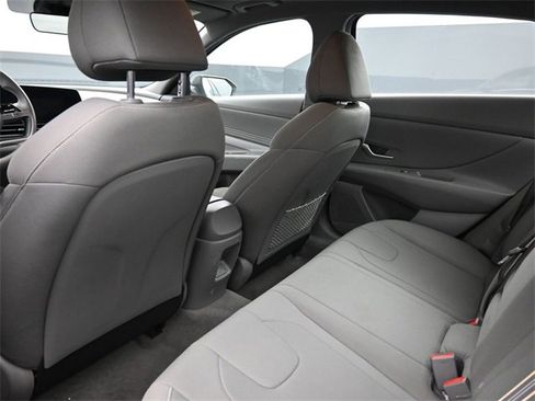 Used 2025 Hyundai Elantra SEL image 16