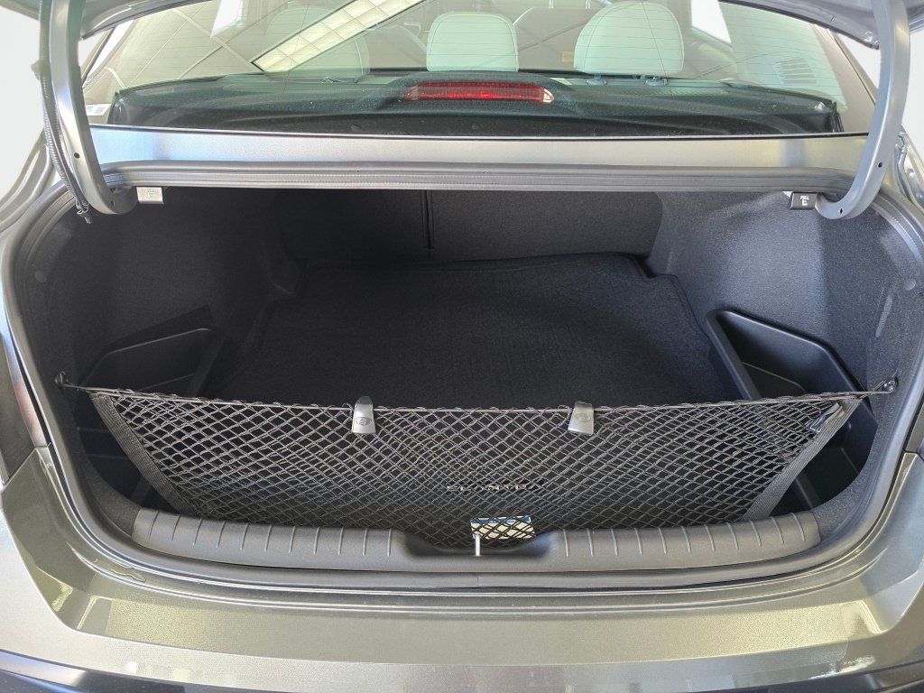 New 2026 Hyundai Elantra Limited FWD image 17