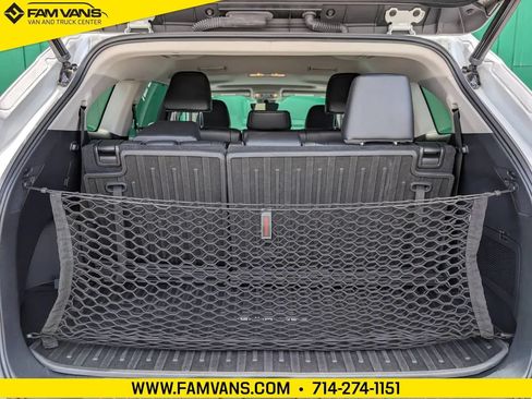 Used 2023 Toyota Highlander XLE FWD image 12
