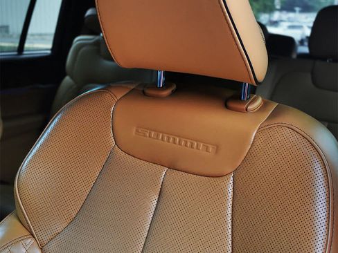 Used 2022 Jeep Grand Cherokee L Summit AWD/4WD image 10