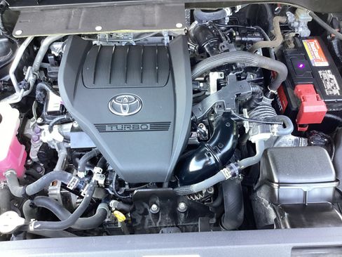Used 2023 Toyota Highlander LE FWD image 33