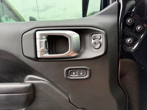 Used 2024 Jeep Wrangler Unlimited w/ Convenience Group image 12