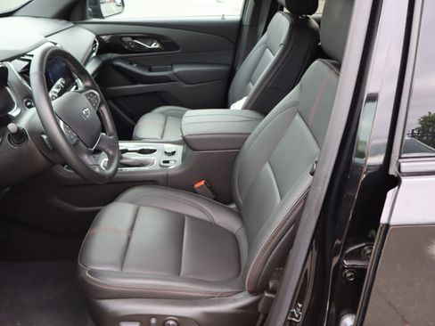 Used 2023 Chevrolet Traverse RS FWD image 16