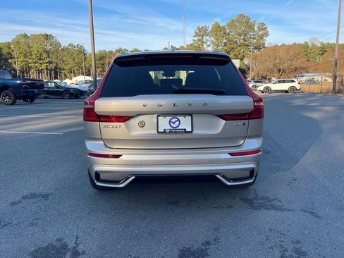 Used 2025 Volvo XC60 B5 Plus image 6