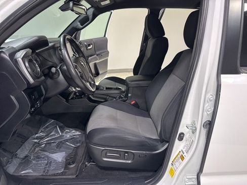 Used 2022 Toyota Tacoma TRD Sport image 10