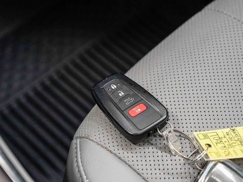 Used 2022 Toyota Highlander Limited AWD/4WD image 27