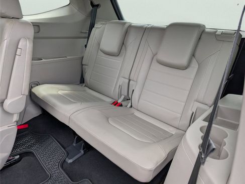 Used 2018 Volkswagen Atlas SEL Premium image 12