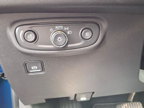 Used 2021 GMC Terrain SLT w/ Infotainment Package II AWD/4WD image 14