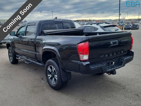 Used 2017 Toyota Tacoma TRD Off-Road image 4