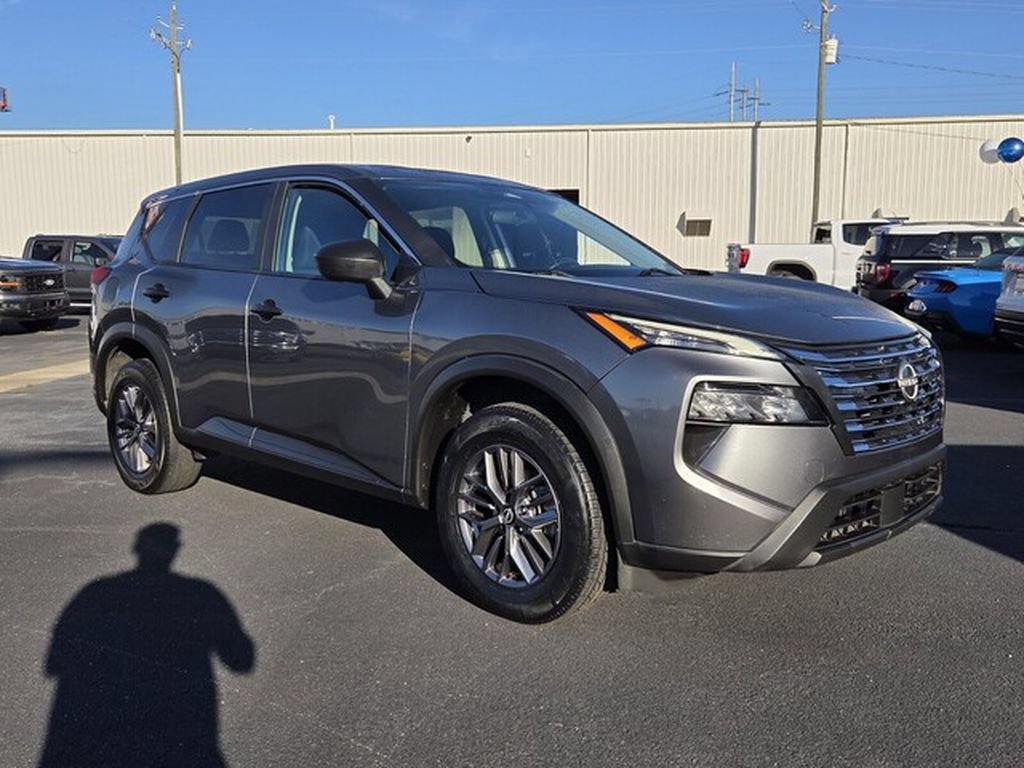 Used 2024 Nissan Rogue S AWD/4WD image 3